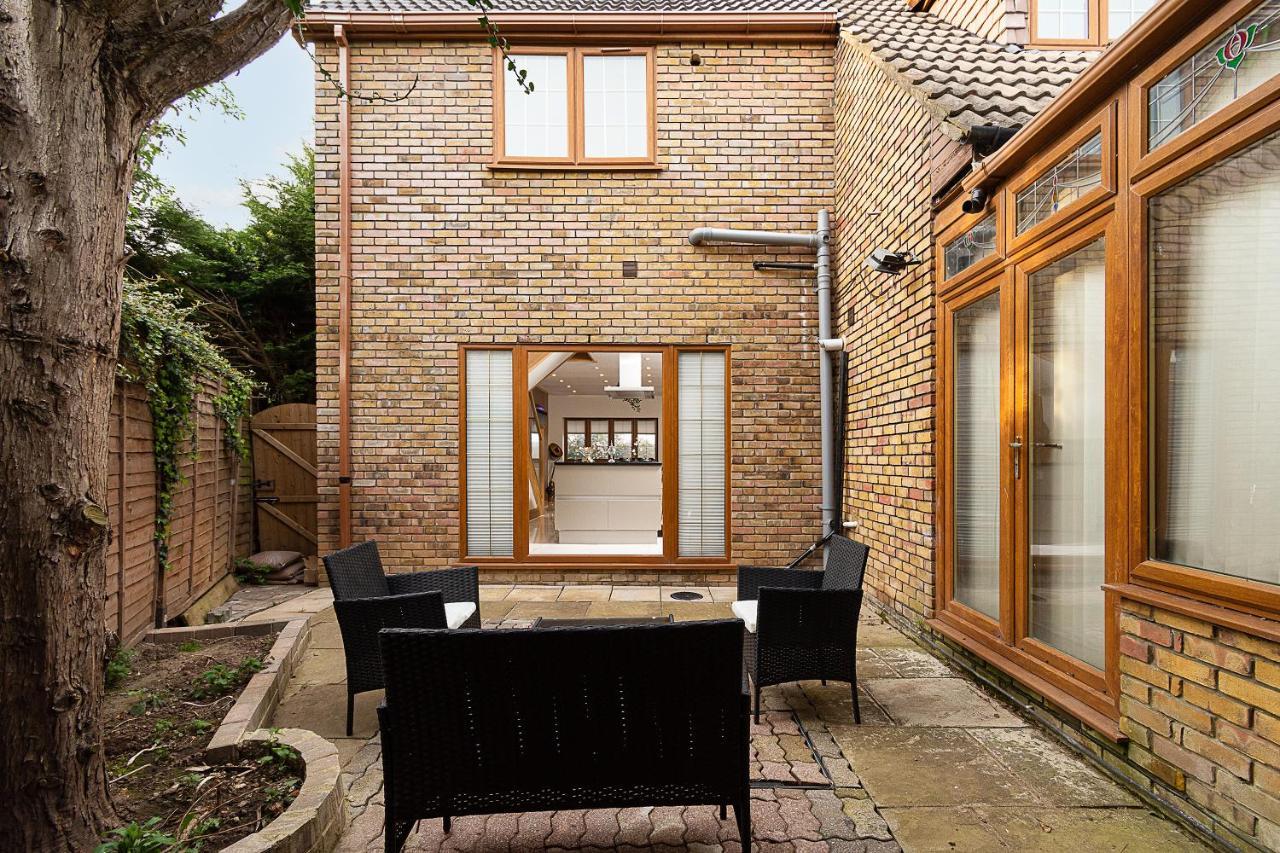 Boutique Green Acre Views Slough Exterior photo